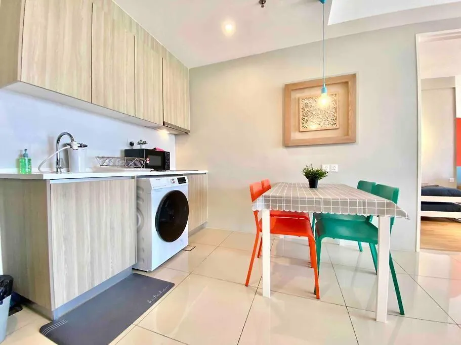 Tropicana 218 Macalister #Wondercolor #Infinity Pool #Georgetown #5Pax #2Br 2Bath #1King 1Queen 1Single #Quality Well Maintained #Private Host Апартаменты