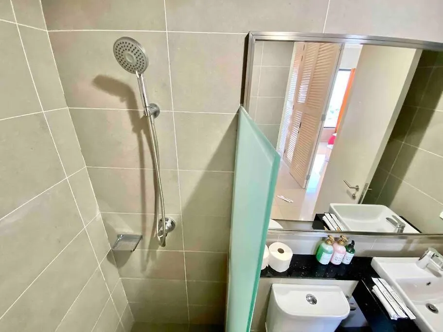 Tropicana 218 Macalister #Wondercolor #Infinity Pool #Georgetown #5Pax #2Br 2Bath #1King 1Queen 1Single #Quality Well Maintained #Private Host Апартаменты