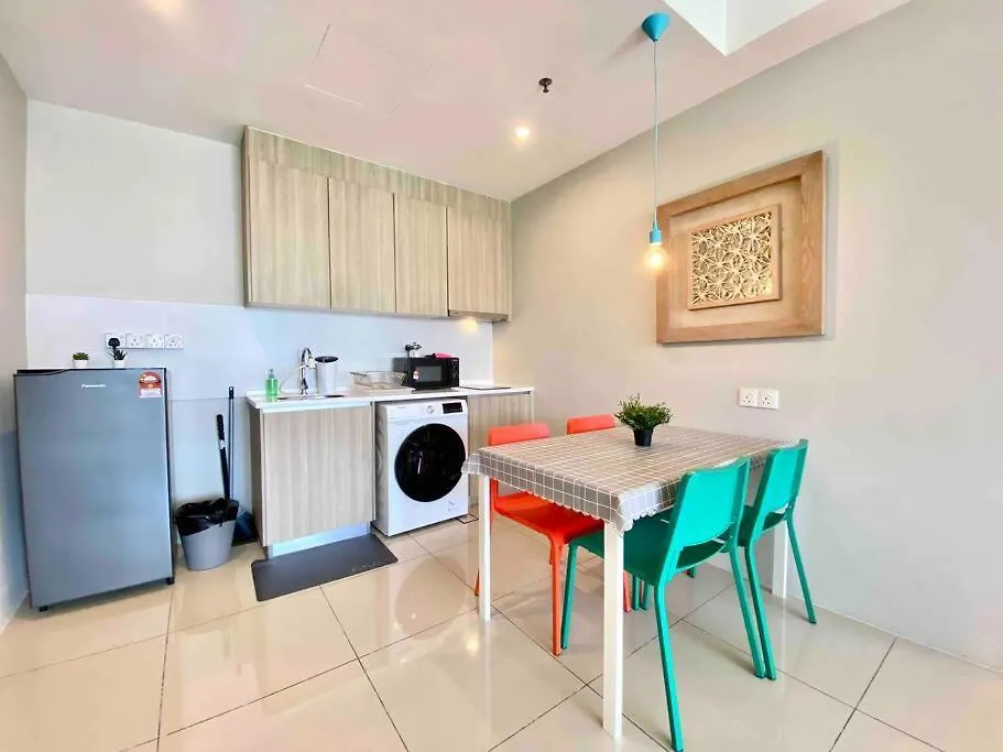 Tropicana 218 Macalister #Wondercolor #Infinity Pool #Georgetown #5Pax #2Br 2Bath #1King 1Queen 1Single #Quality Well Maintained #Private Host 0*, Джорджтаун
