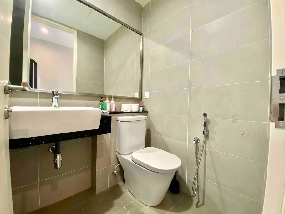 Апартаменты Tropicana 218 Macalister #Wondercolor #Infinity Pool #Georgetown #5Pax #2Br 2Bath #1King 1Queen 1Single #Quality Well Maintained #Private Host